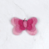 분홍나비 펠트장식